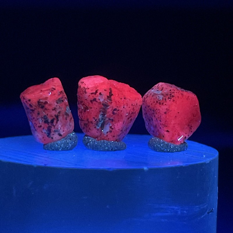 SS Rocks - 3 Corundum Crystals (Ruby Mine, Burning Town, North Carolina) 1.10g