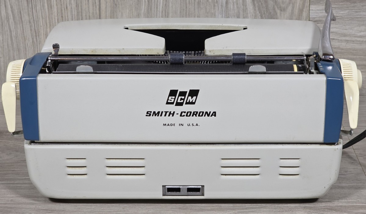 Smith-Corona Corona Seventy Electric Typewriter w/bag & Ribbon 