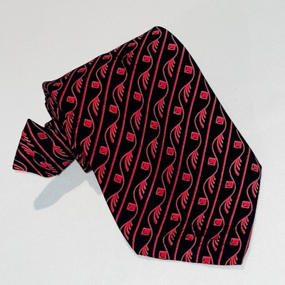 Take 6 Six by Kashani Black/Red Diagonal Deco Silk Necktie Gold Chain Tie Keeper