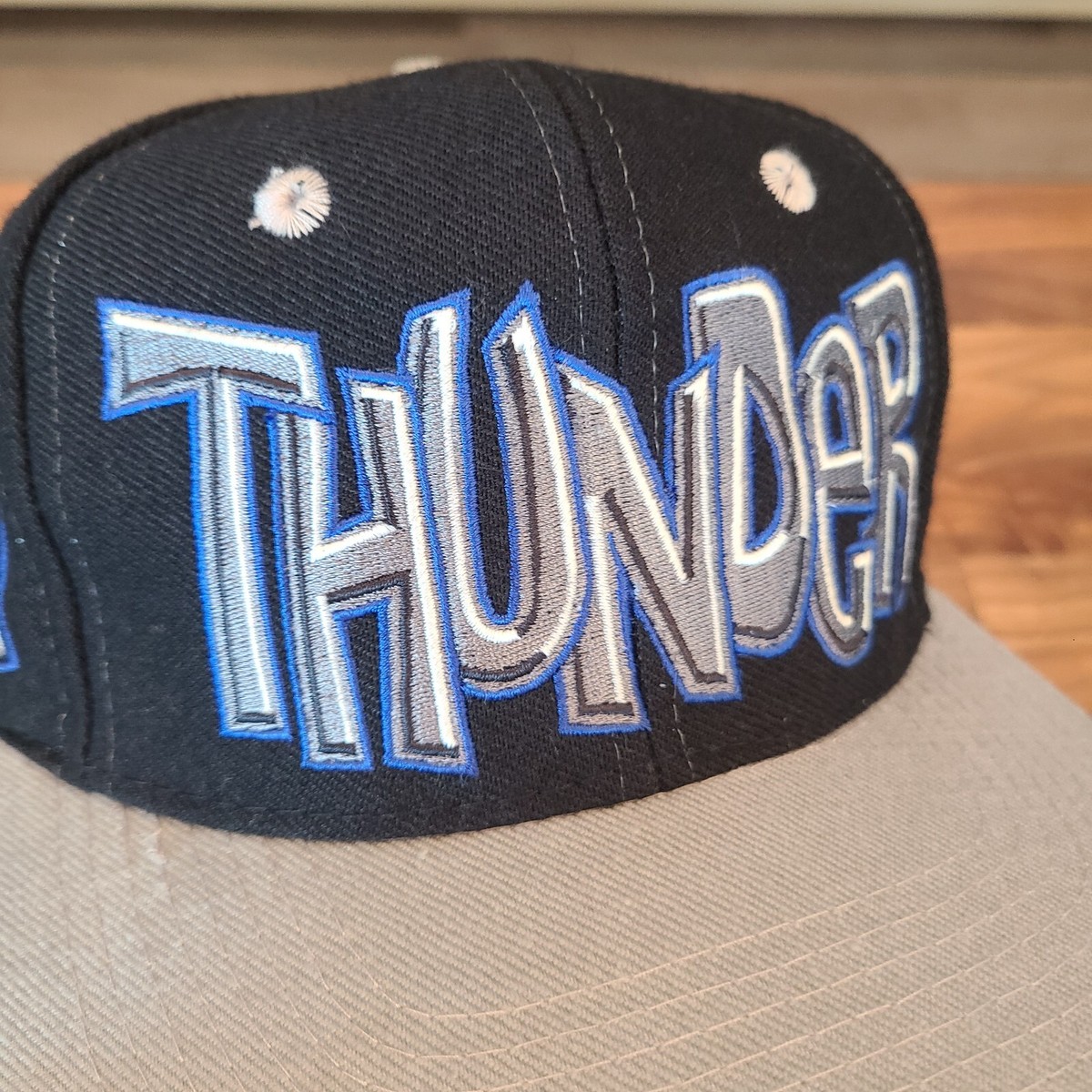 【Atiissu】25SS / Thunder Cap Wichita Thunder Vintage 90s Graffiti Top Of The World