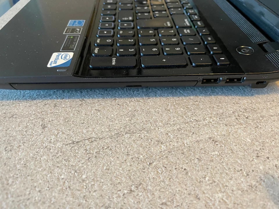 PC Portable Samsung NP300E5C-S08FR - 8 Go RAM - 1050 Go SSD - Immagine 3 di 4