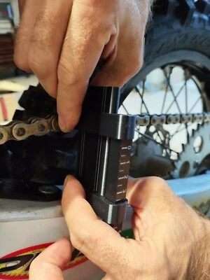 Regolatore-misuratore Universale Per Catena Moto/chain slacksetter  - Bild 1 von 4