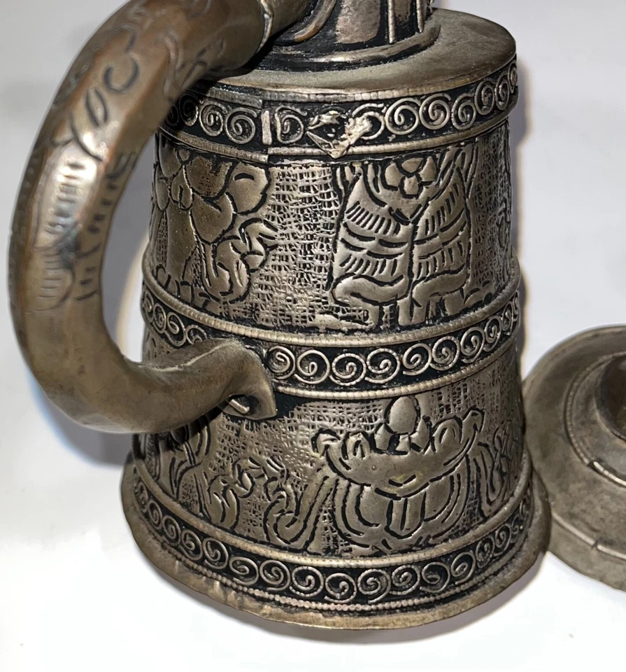 Antigua olla/lata de aceite de templo tibetano hecha a mano de principios del siglo XX Foto 4 de 4