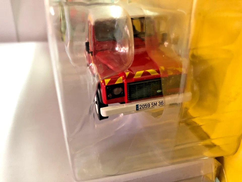 Vehículo De Bomberos Ligero N°12 Land Rover Defender Canot 1/43 Ixo Hachette - Imagen 2 de 3