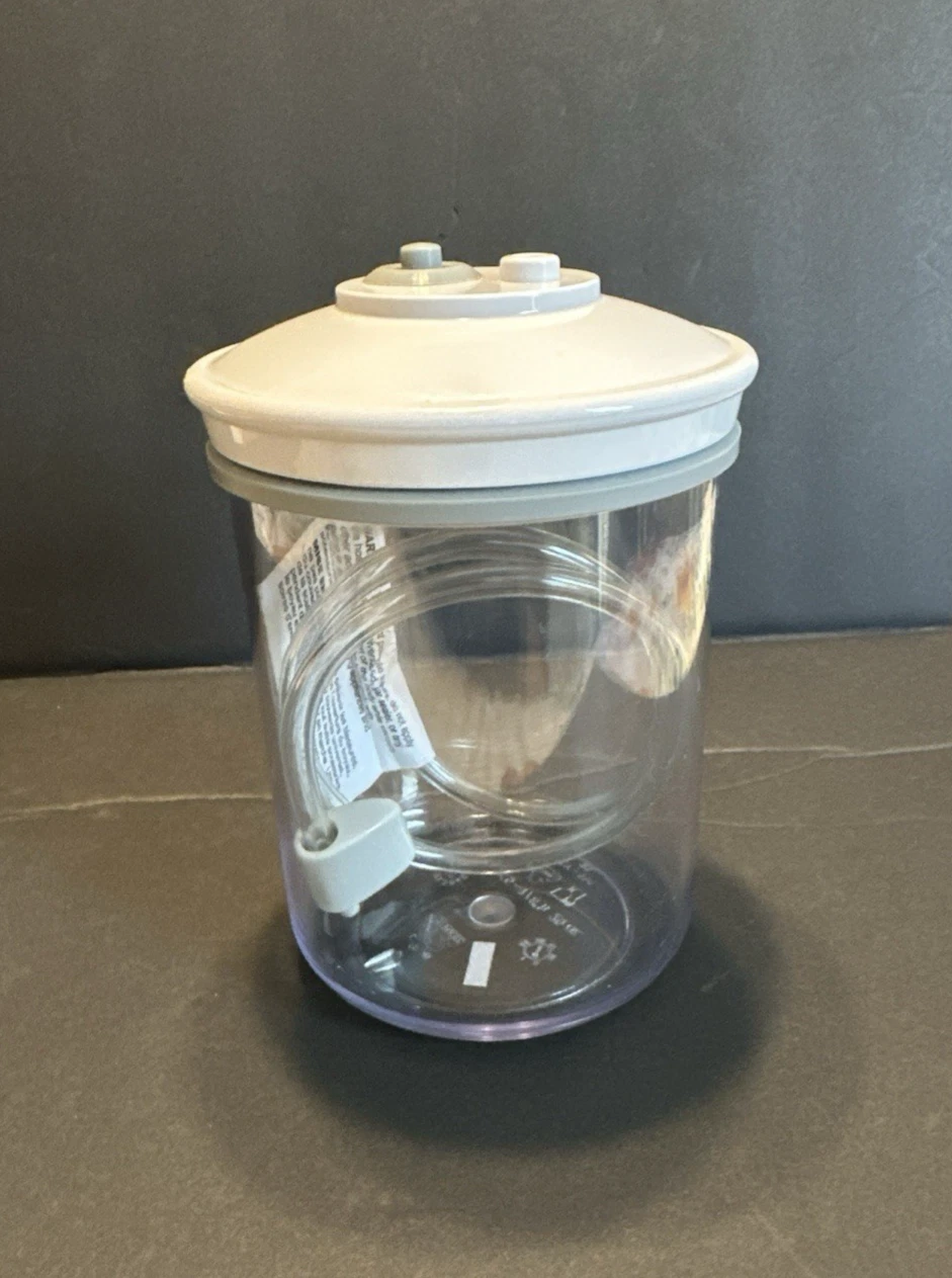 FoodSaver Snail Vacuum Seal Canister 25-ounce w/Lid & Hose KY-114 Clear
Opens in a new window or tab