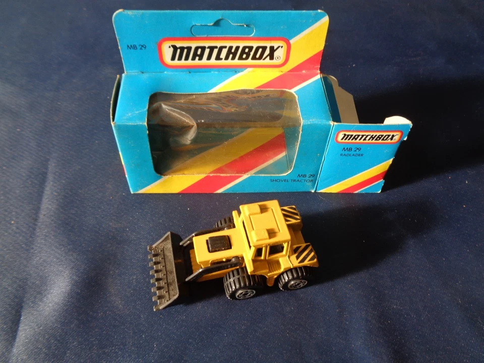 MATCHBOX MB 29 RADLAER SHOVEL TRACTOR  ANNO 1983  SCALA 1:64 - Immagine 3 di 4