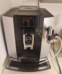 JURA E8 Kaffeevollautomat - Piano Black + Zubehör