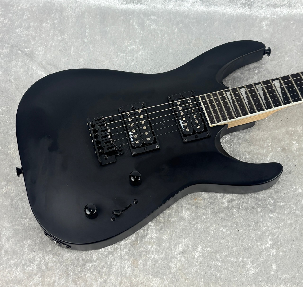 Jackson JS Series Dinky JS11 Electric Guitar in Matte Black