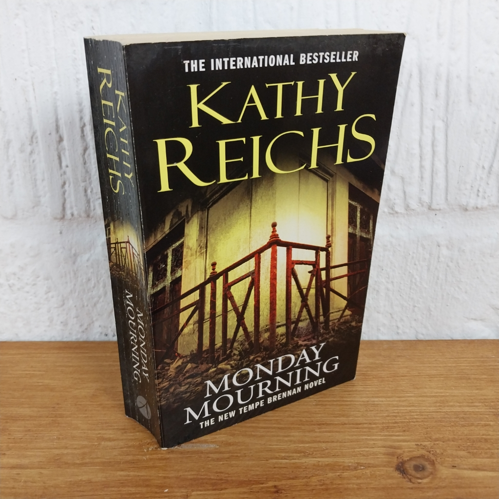 Monday Mourning: (Temperance Brennan 7) by Kathy Reichs (Paperback, 2005)