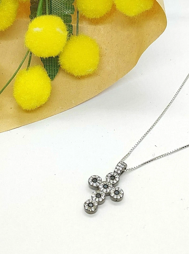 collana donna argento 925. Collana Con croce zirconi neri e bianchi. Crocina - Immagine 3 di 4
