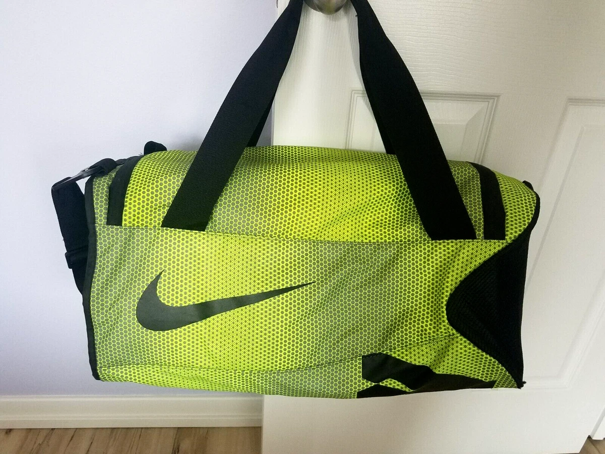 Top 175+ nike gym bag medium super hot 3tdesign.edu.vn