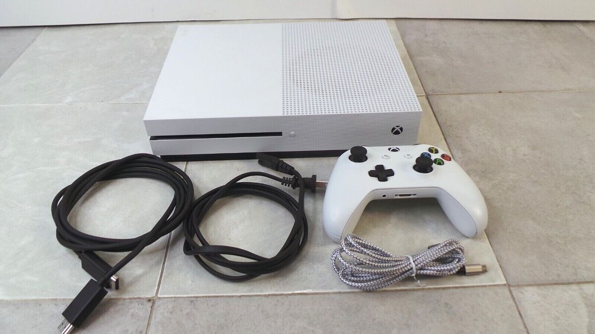 Xbox One S 500GB White w/ Cords, Controller And One Game.