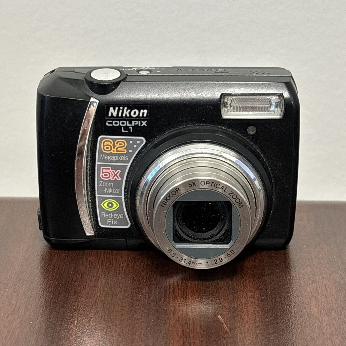 Nikon Coolpix L1 6.2MP Digital Camera 5X Optical Zoom Red