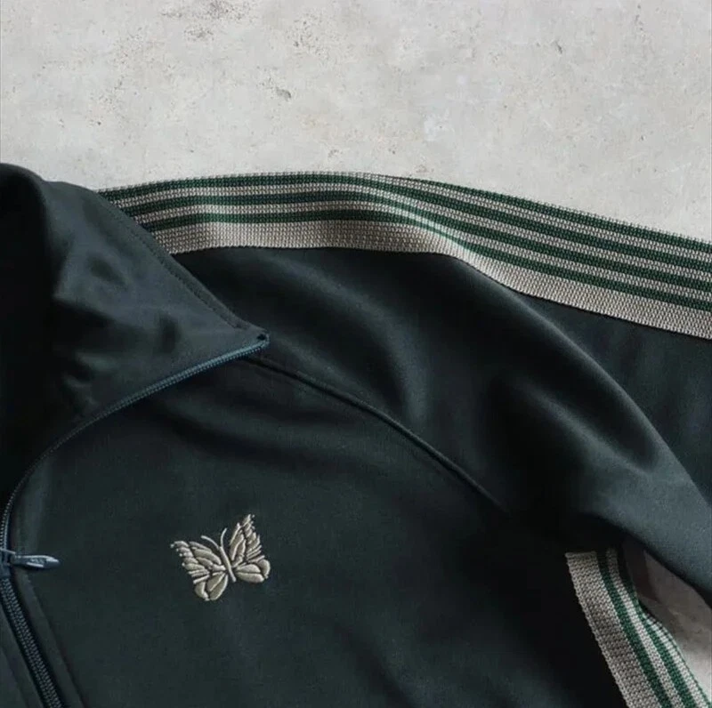 Chaqueta clásica a rayas con agujas bordadas de calidad Foto 4 de 4