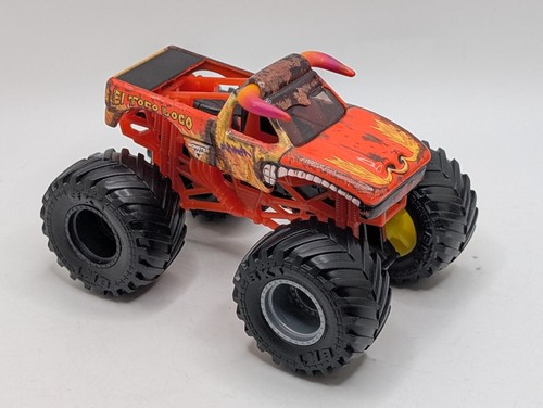 4 Monster Jam Monster Trucks Grave Digger vs El Toro Loco Team Meents GD Pickup - Picture 6 of 17