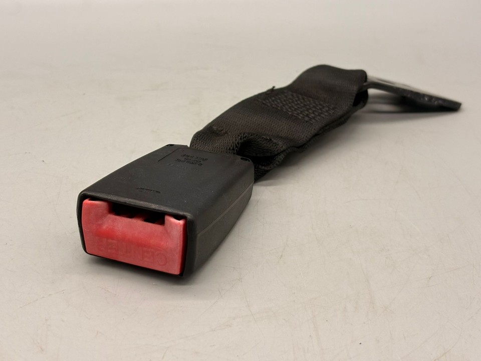 BMW E39 5 SERIES 2002 REAR CENTRE SEAT BELT RECEIVER-BLACK 8209836