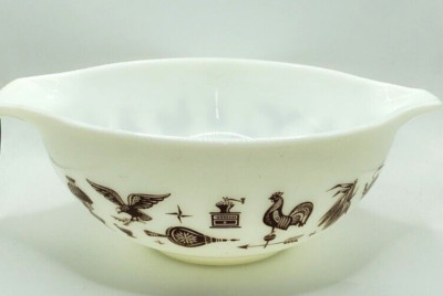 Vintage Pyrex AMERICANA Nesting Cinderella Mixing Bowl  443 USA 2 1/2 Quart