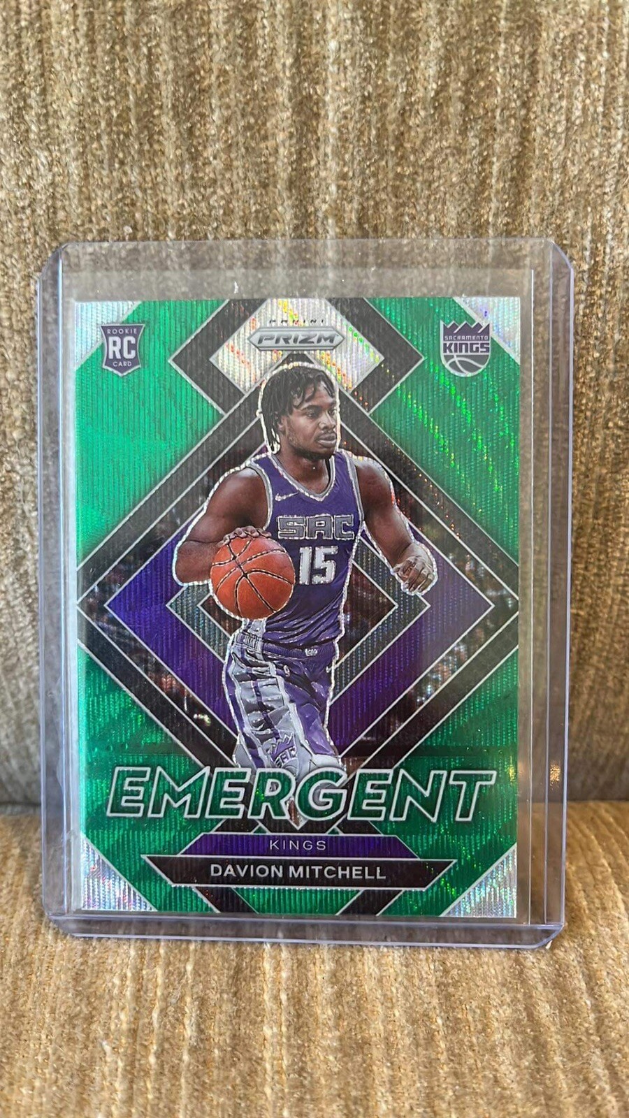 2021-22 Prizm Davion Mitchell Emergent Green Wave Prizm Rookie RC #25 Kings