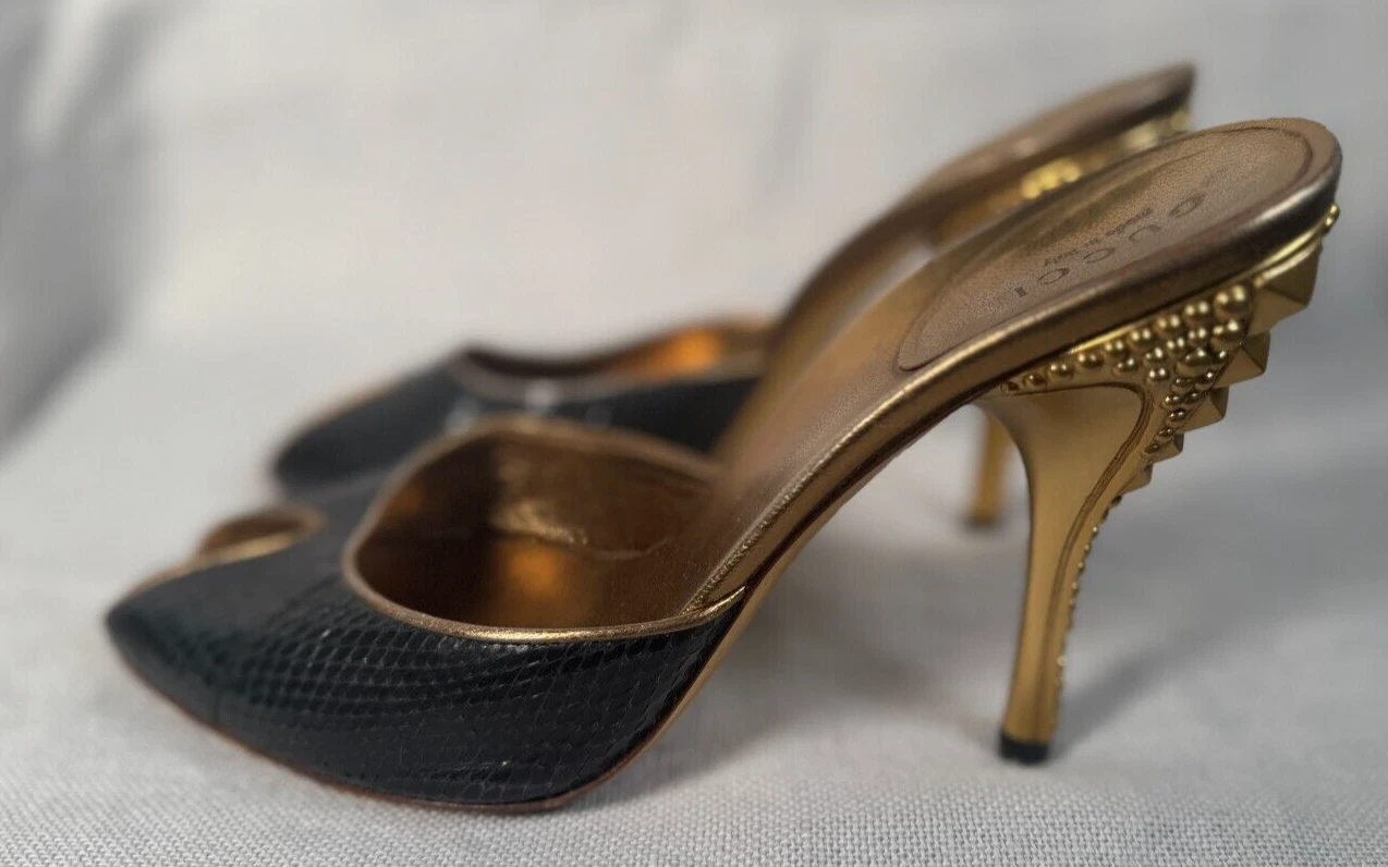 Chaussures mules GUCCI cuir noir peau de serpent bout ouvert cloutées talon doré pointure 7 B