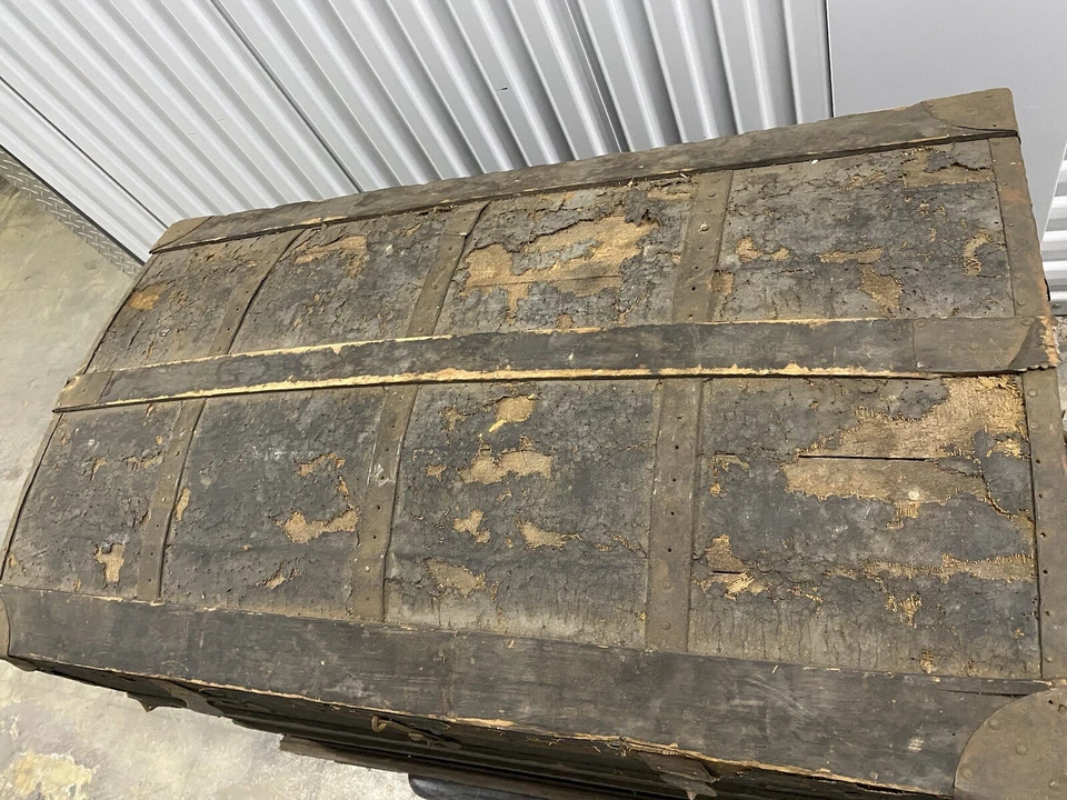 Antiguo baúl trasero Louis Vuitton camel pre logotipo Foto 2 de 4