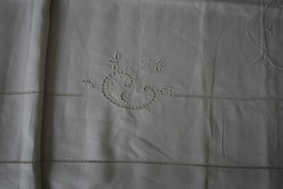 Grand Drap Ancien Brodé – Blanc – 245 X 320 Cm – Motif Floral – Fabriqué En France