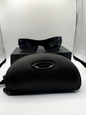 Oakley Men's Wraparound Sunglasses Black Plastic Frame Gray Tinted Lens Case