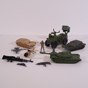 Military Toys Tanks Helicopter Plane Soldiers Weapons Accessories Lot of 10