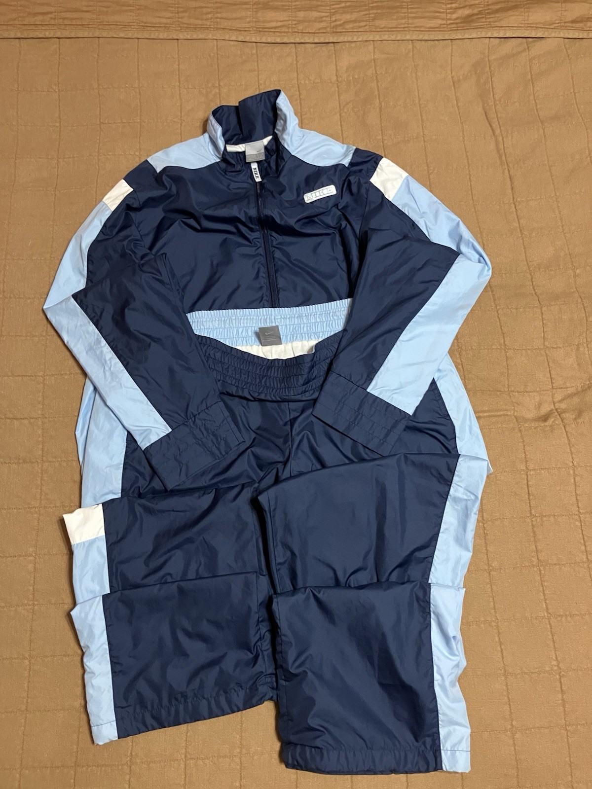 VTG 2005 Nike Two Piece Track Suit Warm Up Jacket Pants Wome
