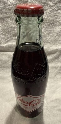 New Coca Cola 2008 Holiday Limited Edition 8.5 oz. Commerorative Bottle Unopened