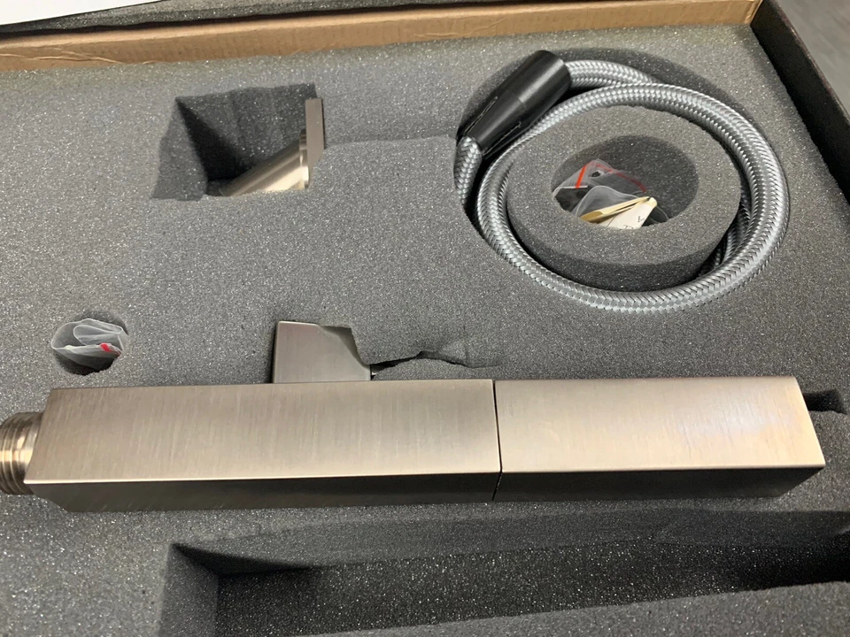 Juego de adornos de ducha y desviador montado en cubierta Graff G-6255-LM39B-BNI-T Cubic Tre Foto 4 de 4