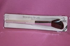 Elf Blushing Bronzing and Blending Brush  For Cheeks & Face #1805 New e.l.f.
