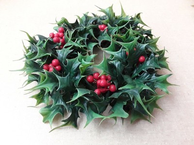 Vintage Plastic Christmas Holly Leaves And Berries Centerpiece
