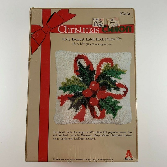 Caron Christmas Holly Bouquet Latch Hook Pillow Kit 15" x 15" K3123 NOS