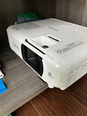 Epson Home Cinema 1060 1080p Full HD 3LCD Home Theater Projector - White