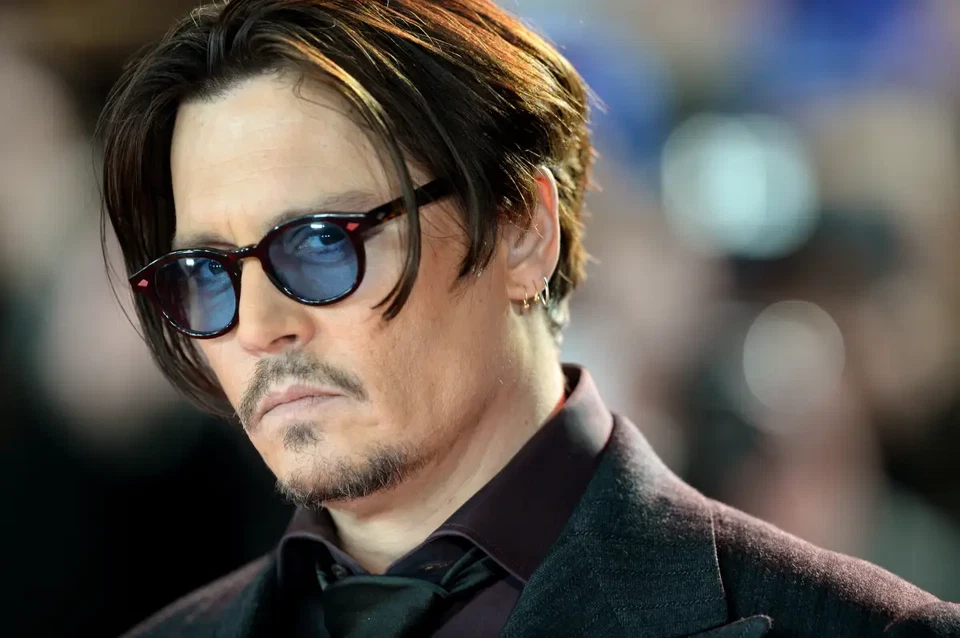 Occhiali Da Sole Uomo nero lucido con Lenti Azzurre Johnny Depp V400 - Immagine 3 di 4