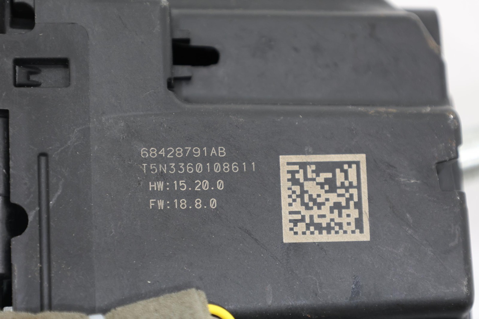 2018- 2021 DODGE DURANGO TRANSMISSION GEAR SHIFTER LEVER SELECTOR OEM 68428791AB