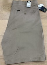 Lee Men  s Shorts Khaki Extreme Motion Size 42