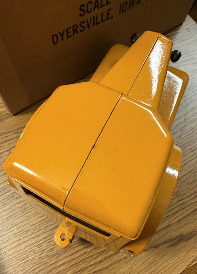 Vintage 1:16 Scale Model 1938 Minneapolis Moline Comfort Tractor, 1984 - Image 3 of 4