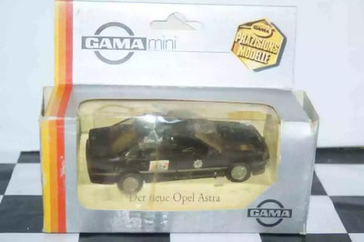 Gama Opel Vauxhall Vectra Cavalier politie ref 1161 in 1:43 scale wrong box