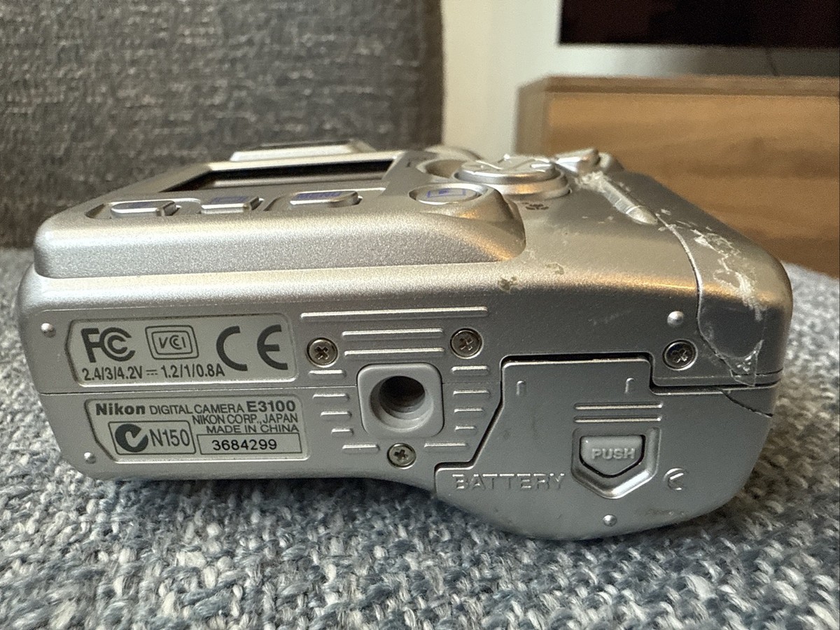Nikon Coolpix E3100 3x Zoom 3.2 Megapixels With Card For Parts Or