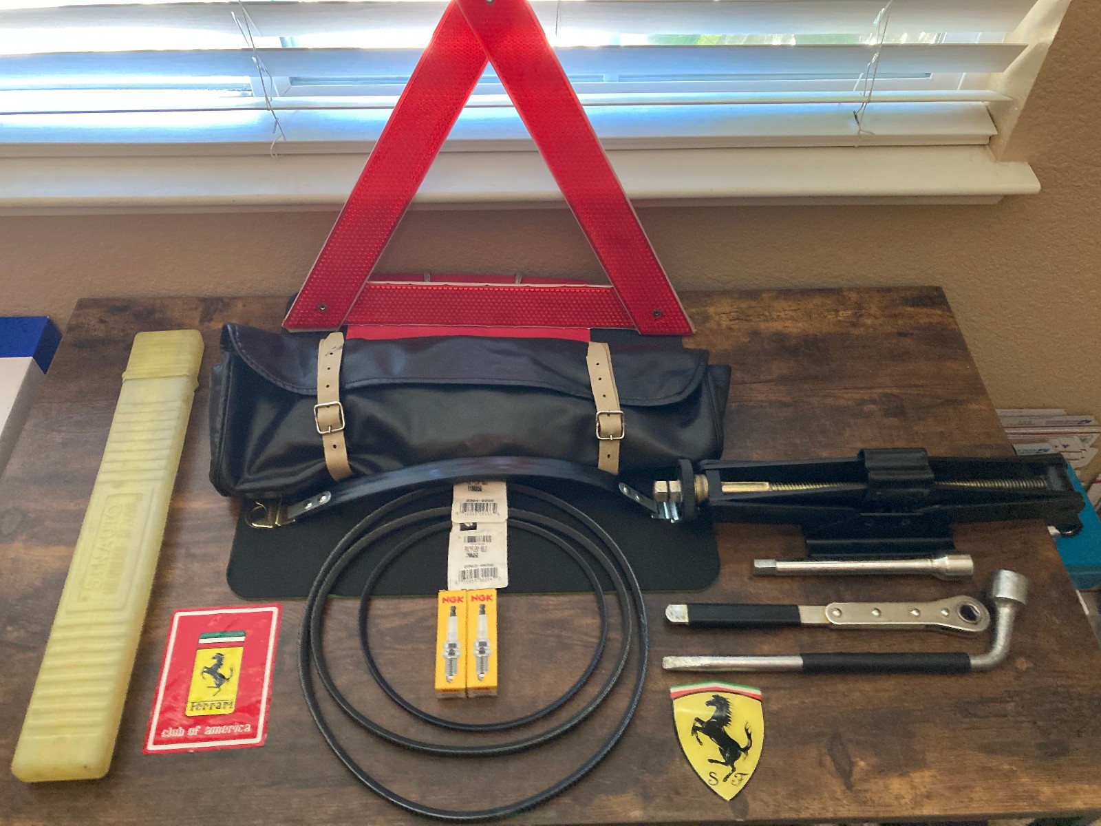 Ferrari 308- 328-Gt Testarossa Jack Kit Bag Vinyl Leather Straps Years 1984-1991