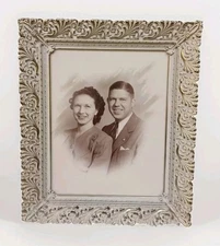 VINTAGE WHITE GOLD METAL ORNATE PHOTO FRAME 10" X 12" HOLDS 8X10 EASEL HANGING 