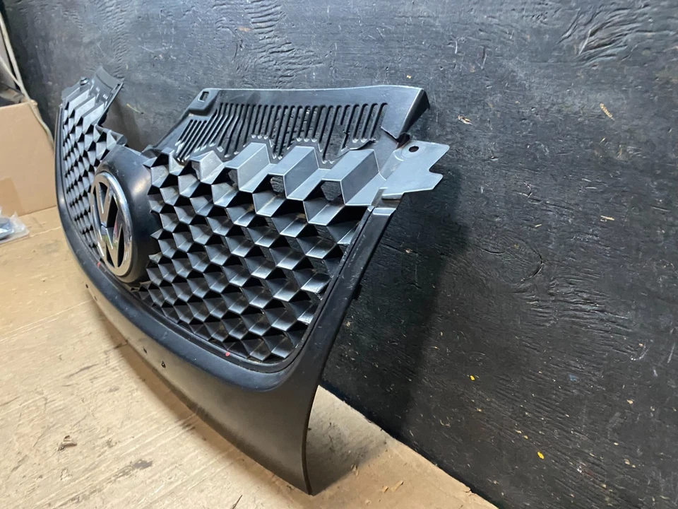 Parrilla superior delantera OEM T4126 DG para Volkswagen Golf MK5 2006 A 2007 Foto 2 de 4