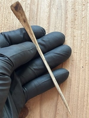 Tomachee Artifacts   ESKIMO INUITS LARGE ENGRAVED MARKS HAIR PIN ALASKA  