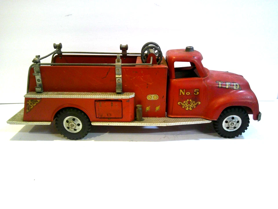 Vintage 1956 Tonka No. 5 Suburban Fire Pumper Truck TFD Fire Engine Fire Truck - Image 4 of 4