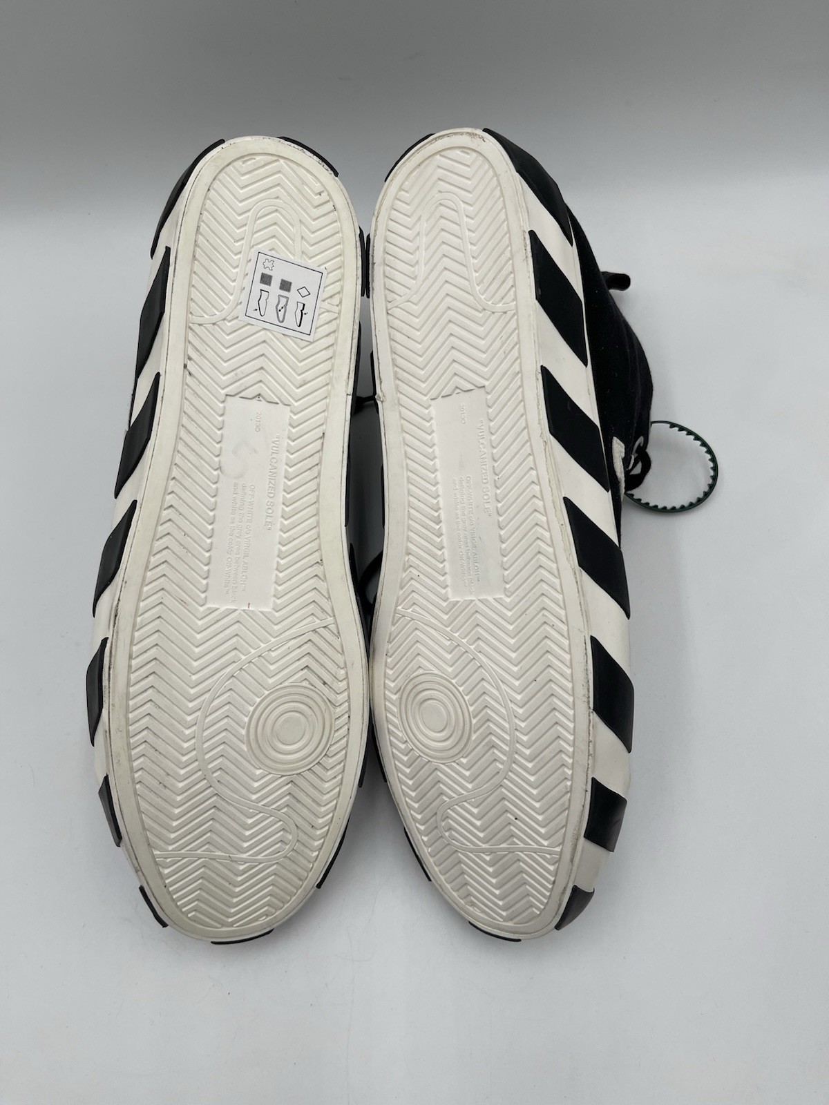 Men’s Off-White Vulc Mid Canvas sneaker in black and white Canvas Size 47 thumbnail 6