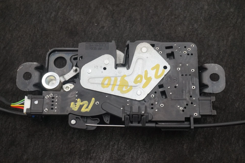 Actuador de cierre de tapa de maletero trasero OEM 51247441014 BMW M550I xDrive G30 2018-23 Foto 4 de 4