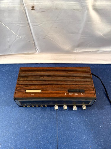 Vintage Yorx R5139 AM/FM Electronic Digital Clock Radio | POWERS ON UNTESTED - Picture 2 of 9