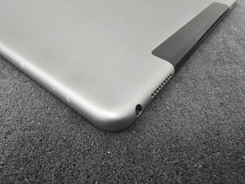 Apple iPad Pro 1st 128GB, Wi-Fi + Cellular (Unlocked), 12.9in - Space Grey A1652 - Afbeelding 8 van 12