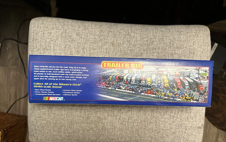 Plataforma de remolque NASCAR 2002 Winners Circle Muppets 25th Jeremy Mayfield #19 1:64 Foto 4 de 4